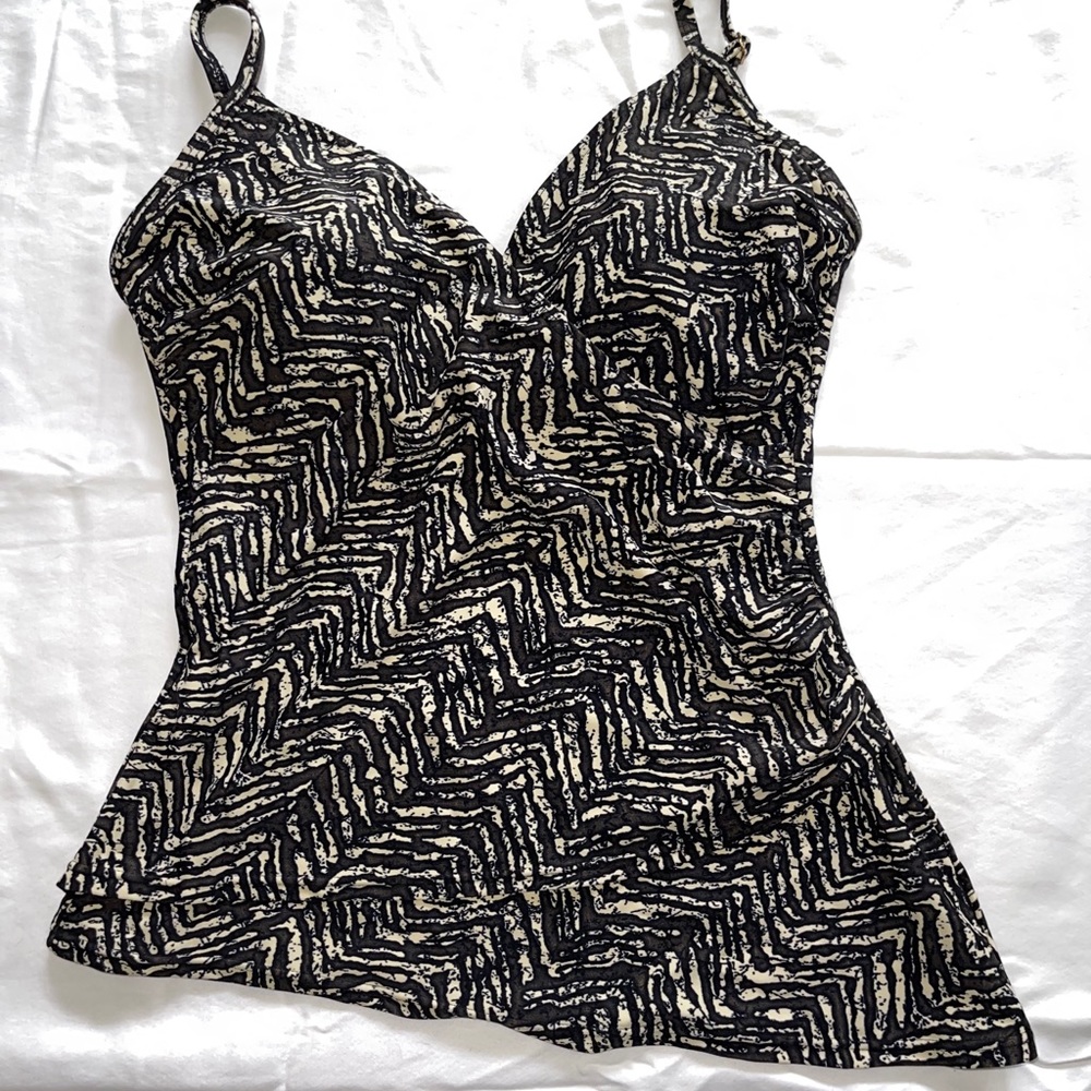 *READ DESCRIPTION* Asymmetrical Tankini